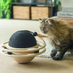 Designed by Lotte Baya puinen leikkipallo