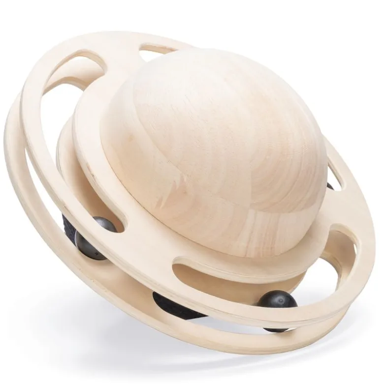 Designed by Lotte Baya puinen leikkipallo