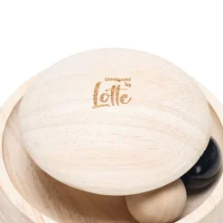 Designed by Lotte Neya puinen kissanlelu