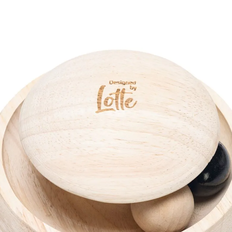 Designed by Lotte Neya puinen kissanlelu