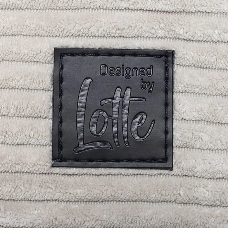 Designed by Lotte -sohvatyyny Ribbed, vaaleanharmaa